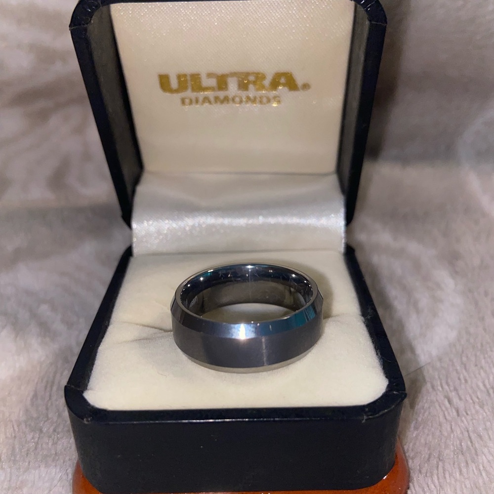 Ultra diamonds tungsten ring